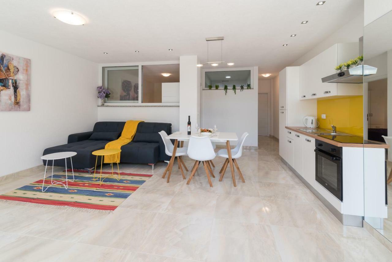 Apartment Arna Krk Town Buitenkant foto
